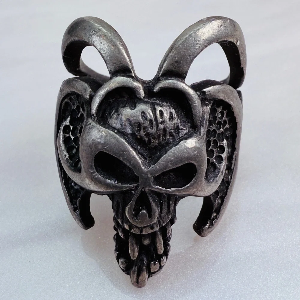 Aged Silvertone Men’s weighted Biker Skull Ring sz 11.5